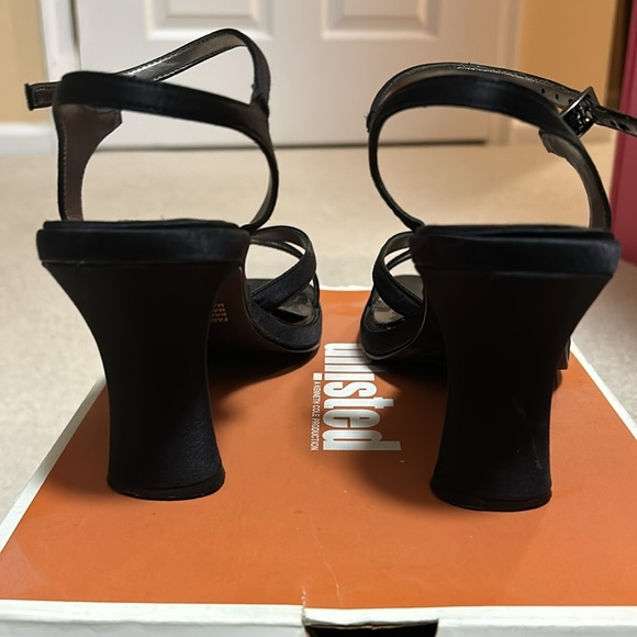 High heeled dress sandals - Picture 3 of 5